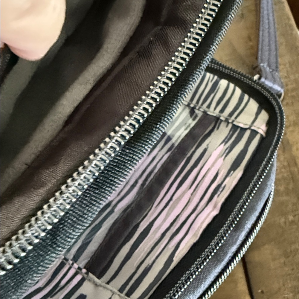 Lug Black Crossbody Pitter Patter - Picture 8 of 10